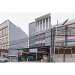 Reddoorz Plus Near Grand Indonesia Jakarta