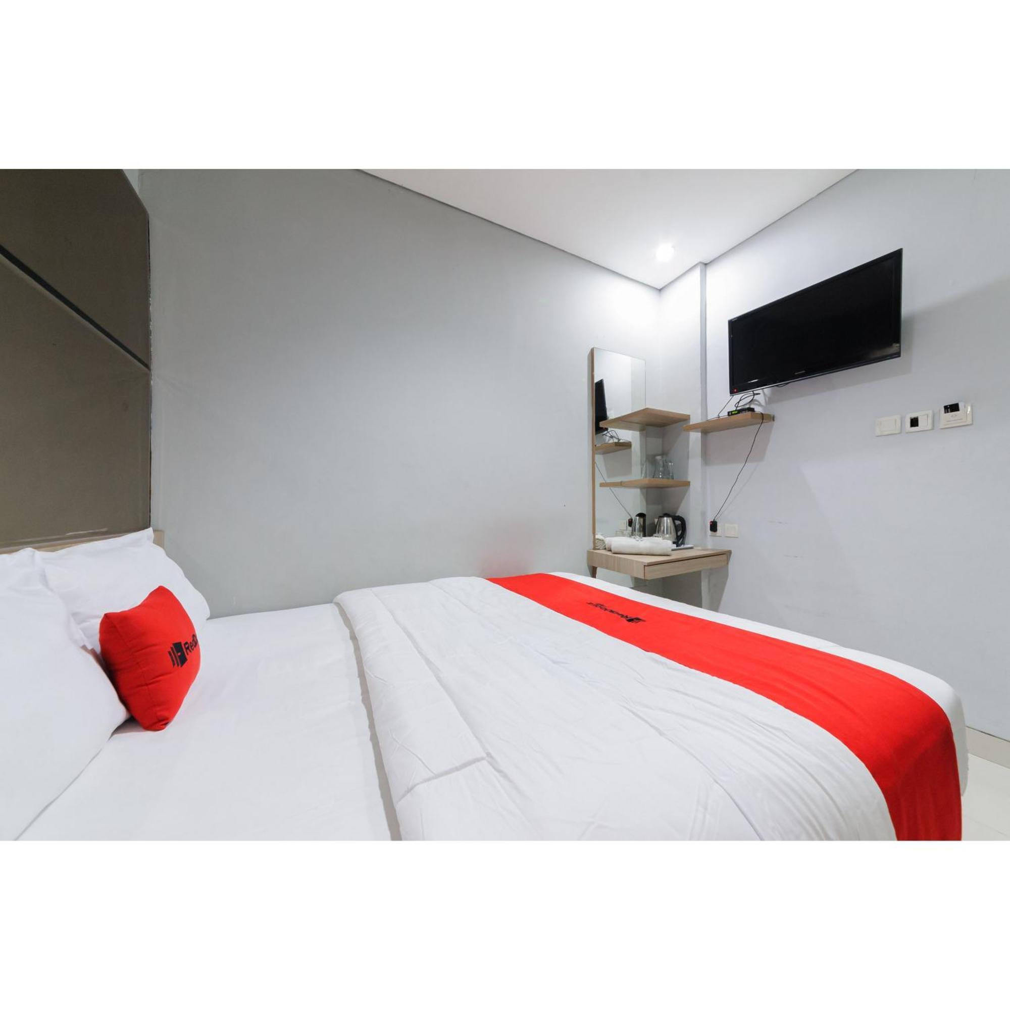 Wisma tamu Reddoorz Near Grand Indonesia